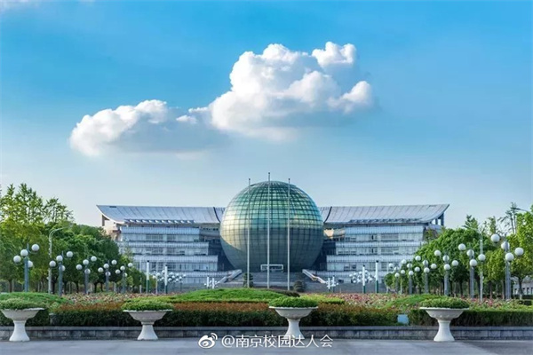 硅谷芯王，为什么是黄仁勋和英伟达？